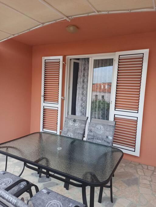 With 2 Terrace Apartment